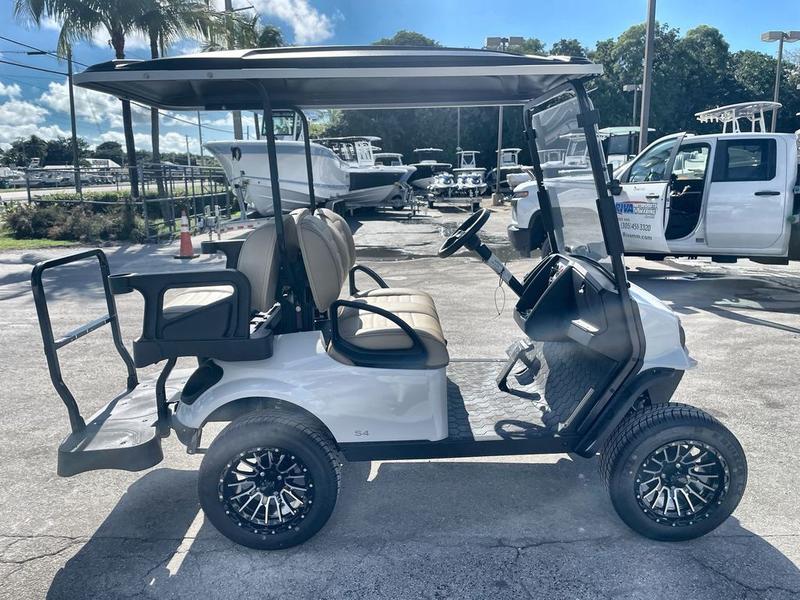 2023 E-Z-GO Express™ S4 Gas Bright White - Image 2
