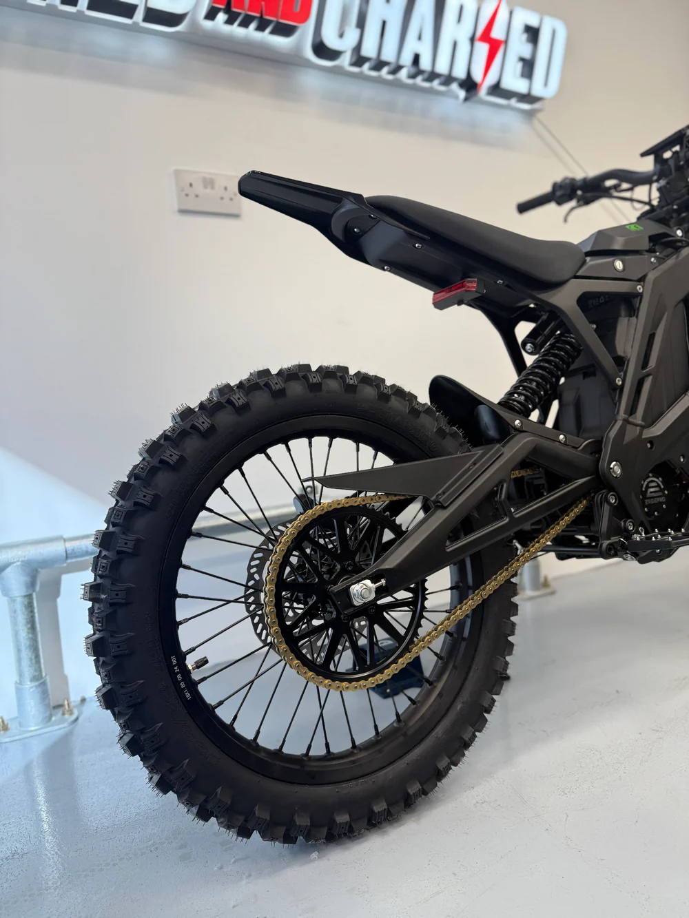 E Ride Pro S 72V Electric Dirt Bike – 8KW Motor, 50MPH, 30AH Battery, 16″ Fat Tire (Limited Edition) - Image 4